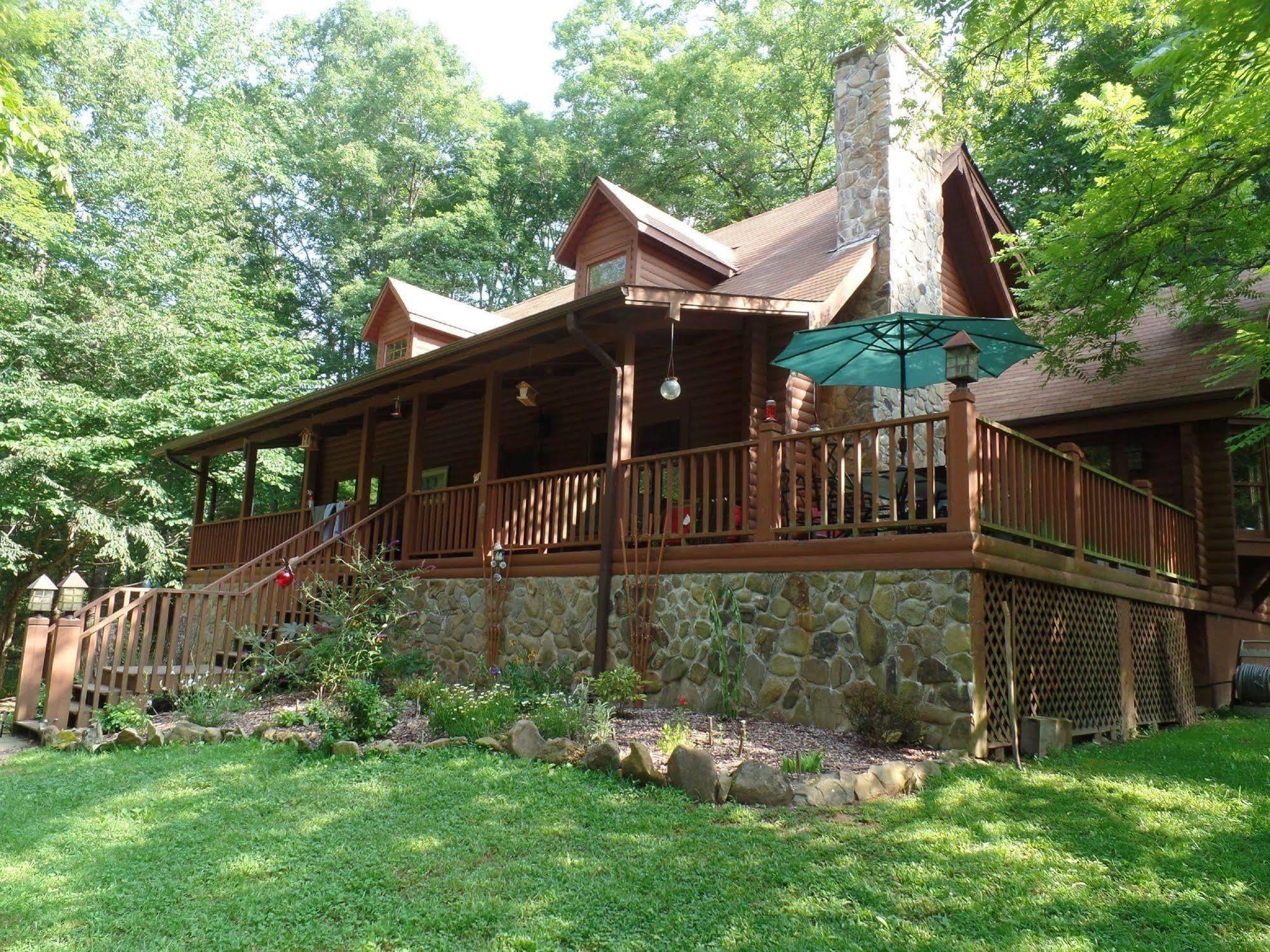 Creekside Paradise Bed And Breakfast Robbinsville Exterior photo
